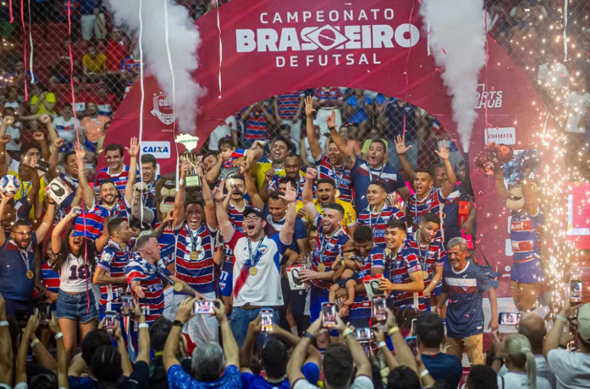  Fortaleza campeão do Brasileiro Futsal ao vencer o Apodi na prorrogação.