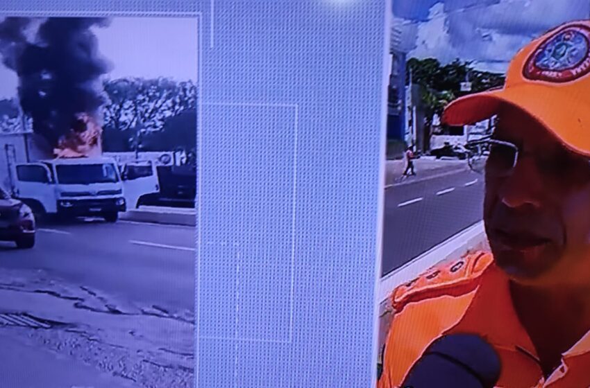  Caminhão pega fogo em plena Av. Leão Sampaio.