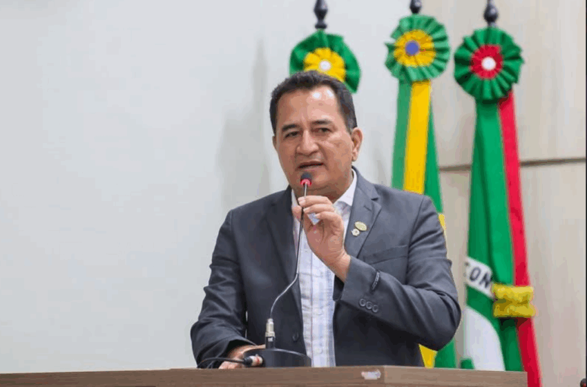  Vereador Luiz do Conselho fala sobre o fonoaudiólogo uma cobrança popular.