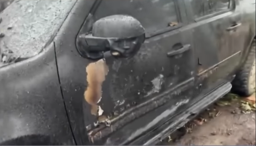  Carro explode deixando um rastro de destruição e mortos na cena.