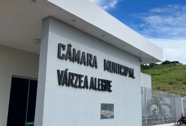  Câmara de vereadores realiza reunião extraordinária para votação de projeto de lei.