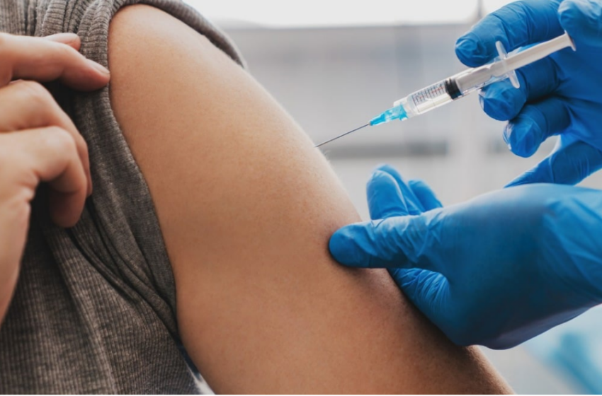  1,2 milhão de profissionais da saúde sendo vacinados contra dengue.