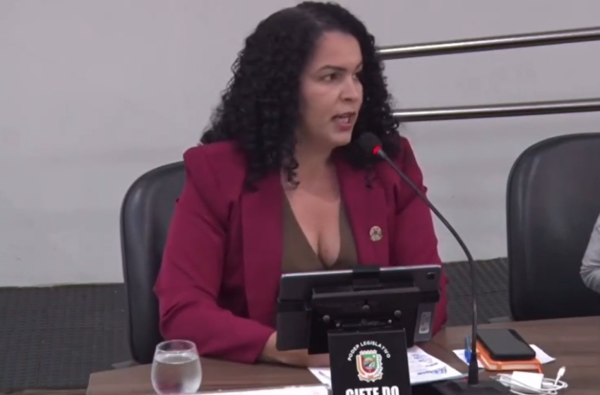  Vereadora identifica perigo de travessia por sobre parede de açude.