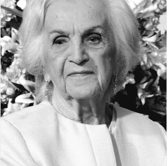  Morre dona Balbina e encontro de bateria é cancelado.